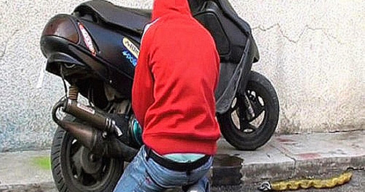 Rubano motorini mentre si celebra un culto evangelico, ladri in azione a Margi - 