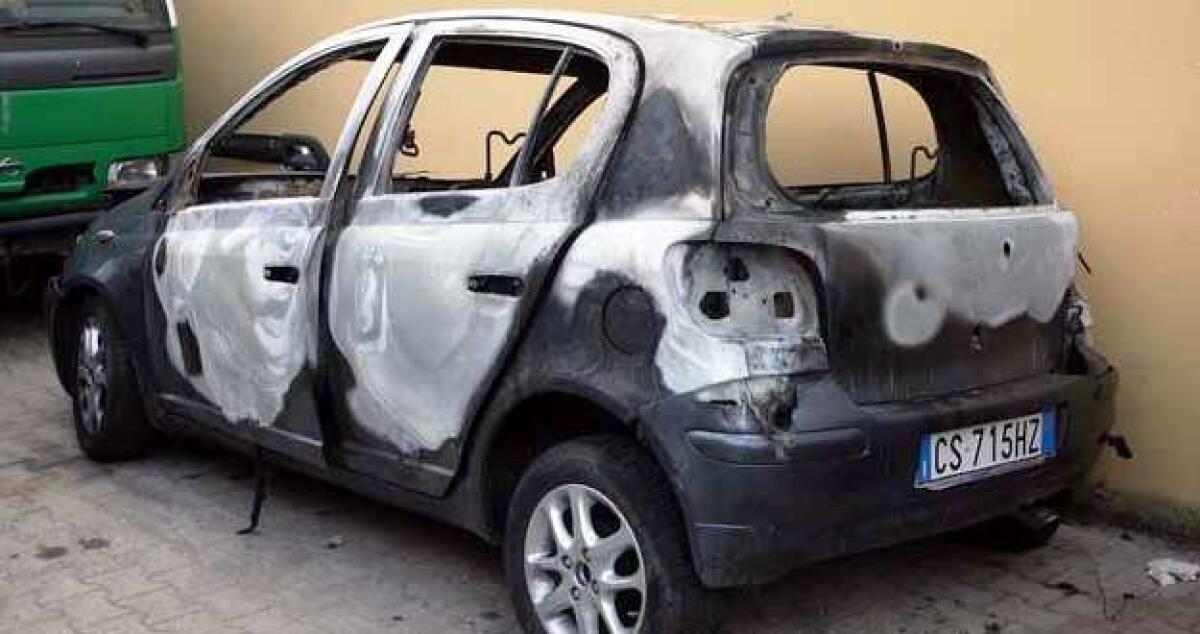 Incendio in via Tiepolo, in fiamme la Toyota Yaris di una guardia giurata - (foto archivio)