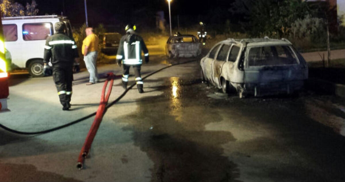 Fiamme nella notte ad una Bmw in via Verga, nel mirino un grossista d'ortofrutta - 
