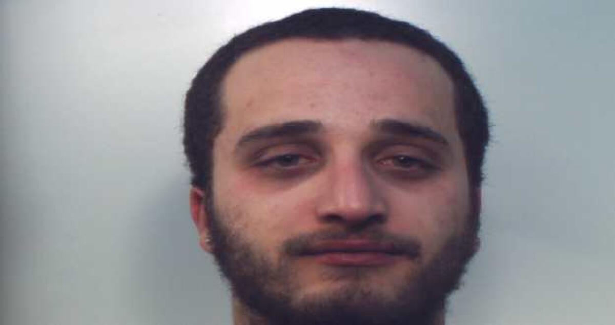 Tenta rapina con un coltello all'Hotel Sole, bloccato e fatto arrestare dal banconista - 