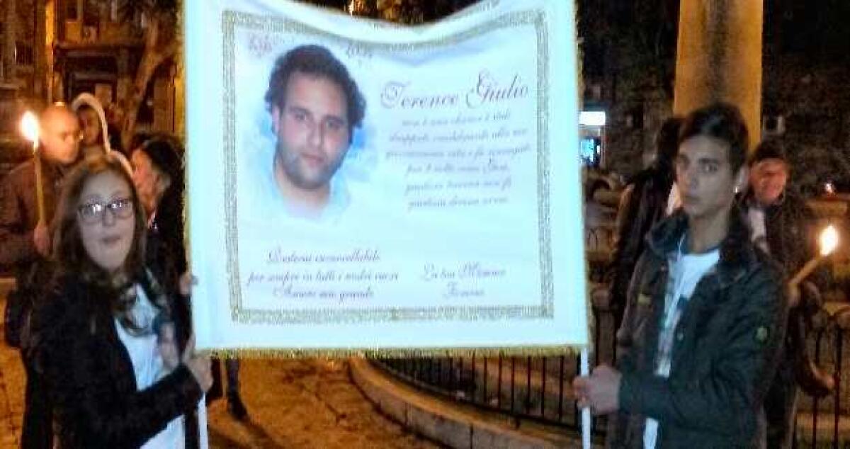 Morì a 20 anni e non ci sono colpevoli, la madre: Terence poteva essere salvato -