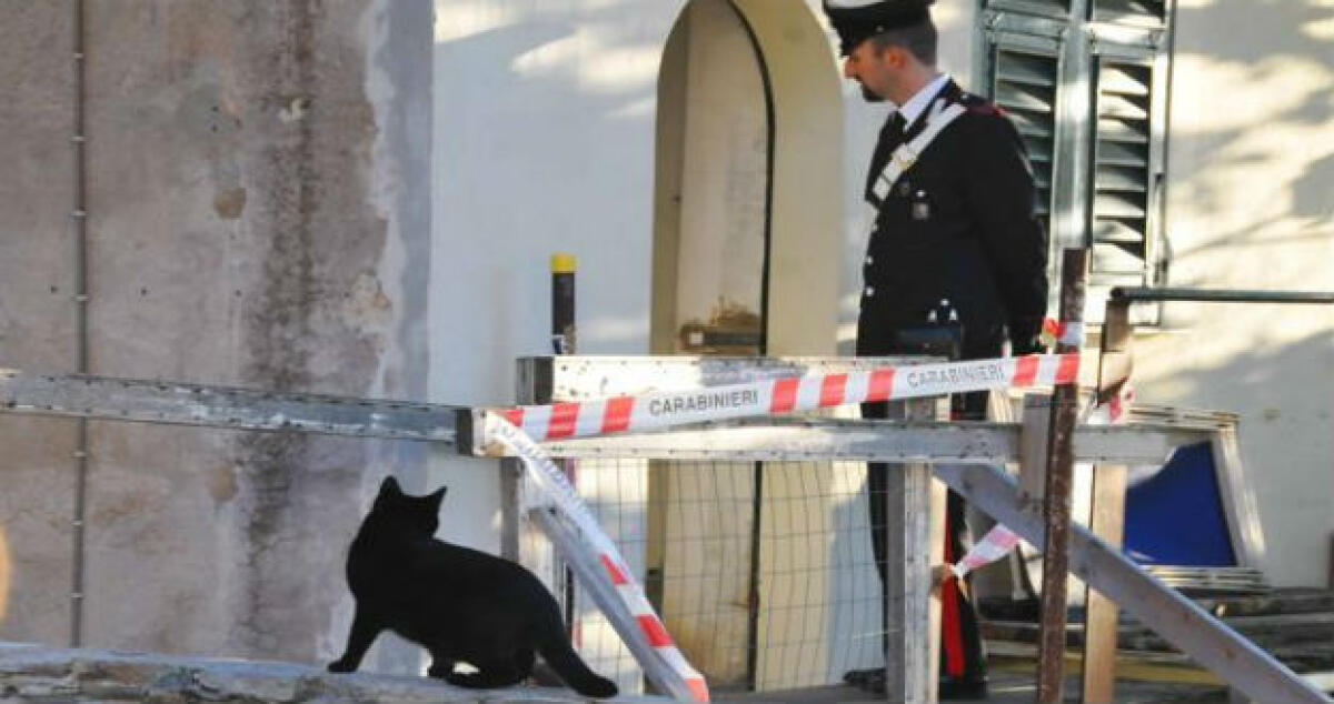 Tre piccoli tra rifiuti e incuria, i genitori contro le accuse: il caso non è chiuso - 