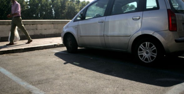 strisceblu-auto.jpg