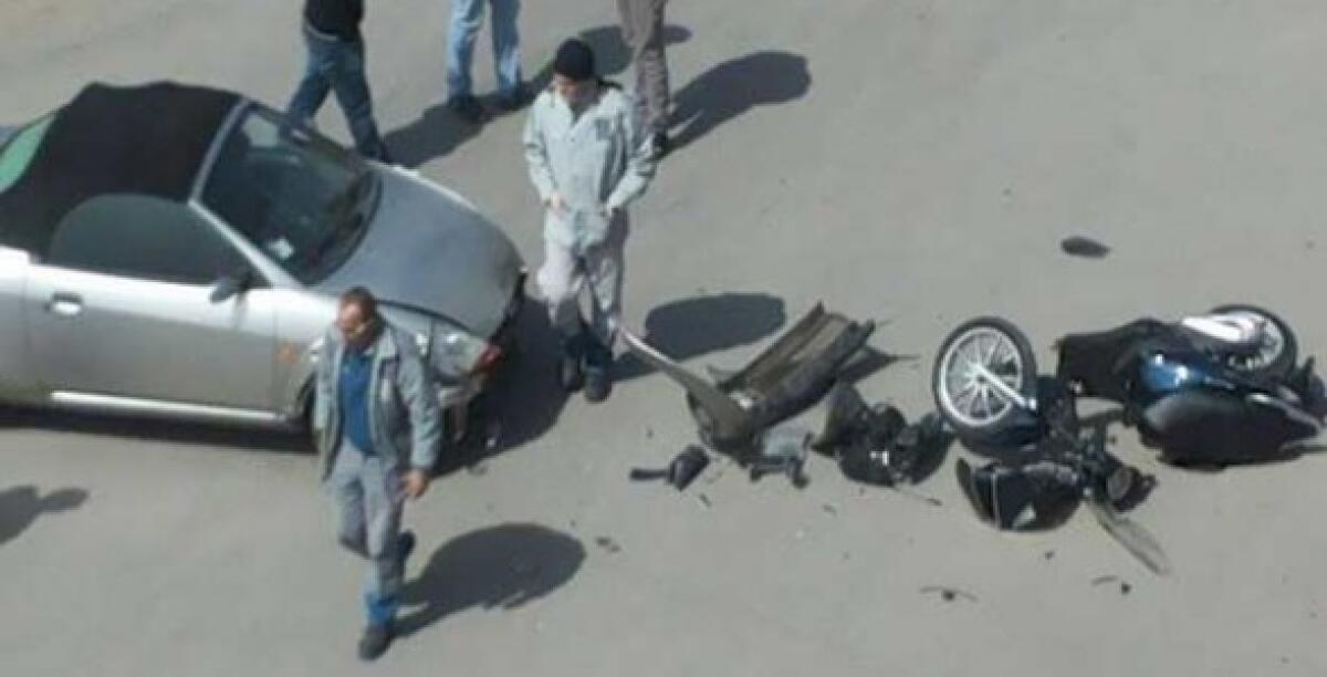 Ultim'ora. Gravissimo scontro tra auto e scooter in via Venezia: due feriti - 