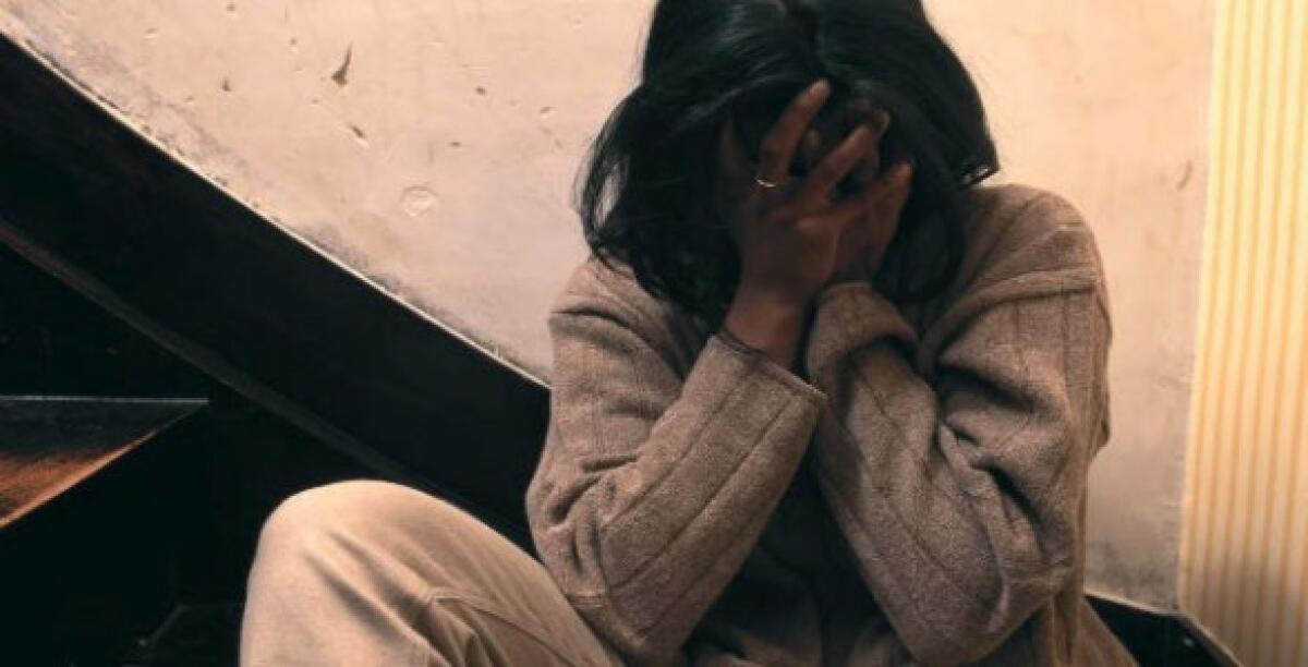 Pretendeva sesso ed ha accoltellato chi la difendeva, scatta il divieto di dimora - 