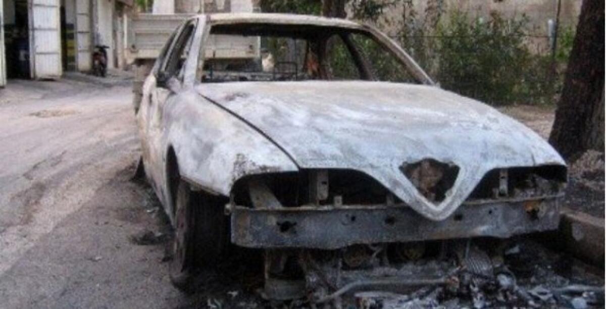 Rogo nella notte, distrutta un'Alfa Romeo: preso di mira un disoccupato 50enne - 