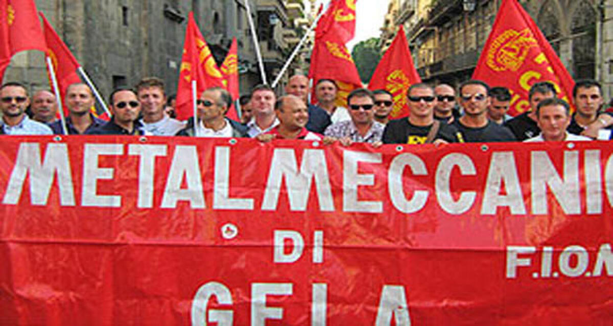 "Raffineria, è un gioco al massacro": l'ira dei metalmeccanici e chi può già parte - 