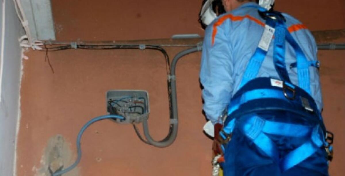 Rubavano l'elettricità, verifiche dell'Enel: scattano sei denunce della polizia - 