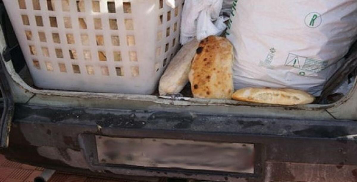 Gli abusivi del pane, lo vendevano sulle loro automobili: partono i sequestri - 