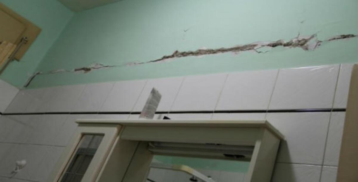 "Il Comune deve risarcirci", braccio di ferro sugli alloggi ex Iacp di via Potenza - 