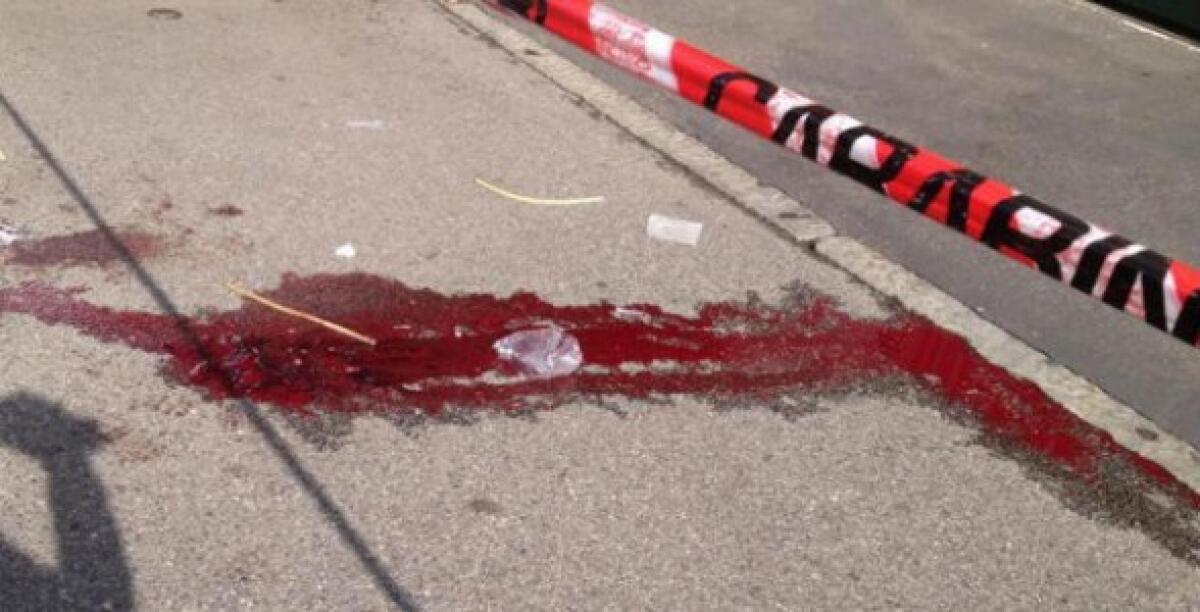 Rischia di essere investito, dopo le lamentele due fratelli lo pestano a sangue - 