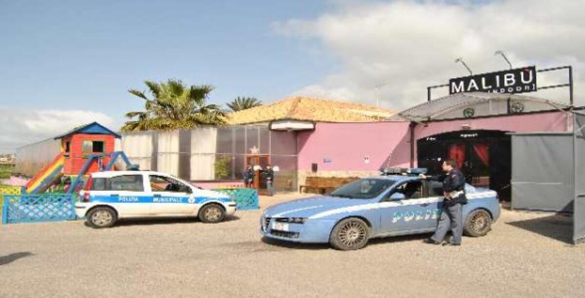 Violazioni amministrative, la polizia appone i sigilli al locale notturno Malibù - 