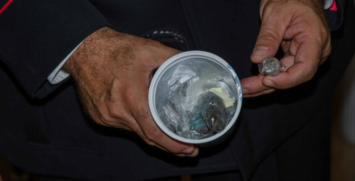 "Almeno 180 dosi d'hashish", accuse contro un giovane operaio: la droga nella sua abitazione -