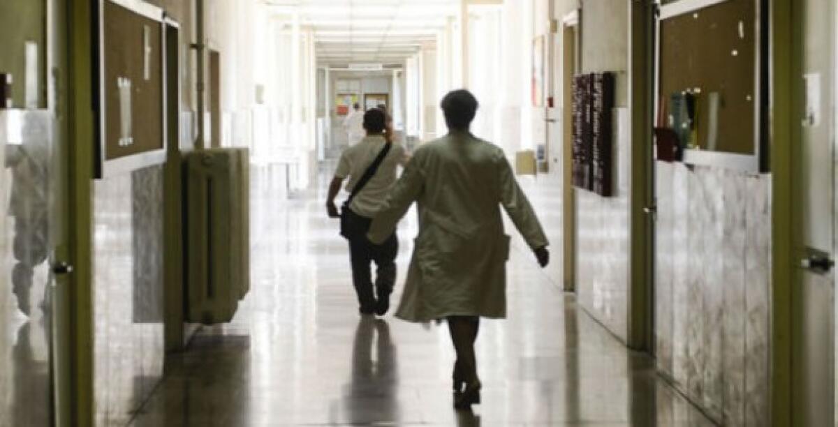 Colpita da un ictus nel sua appartamento di Macchitella, grave una ventiduenne - 