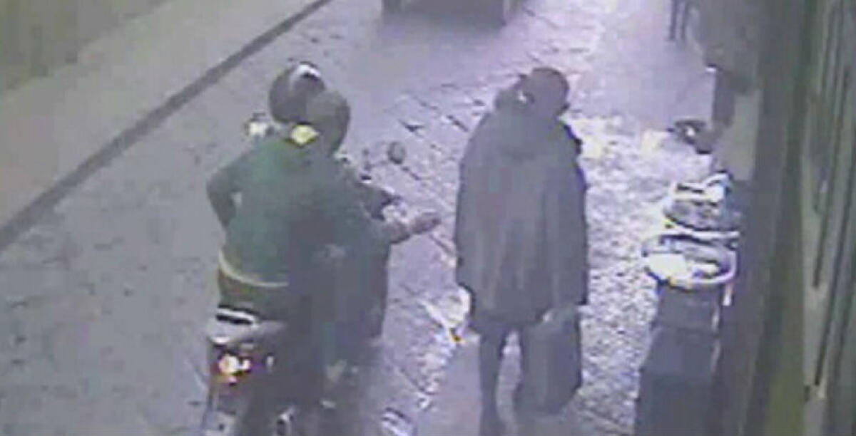 L'oro anche in trasferta, due minori contro una donna: scippata ma li riconosce - 