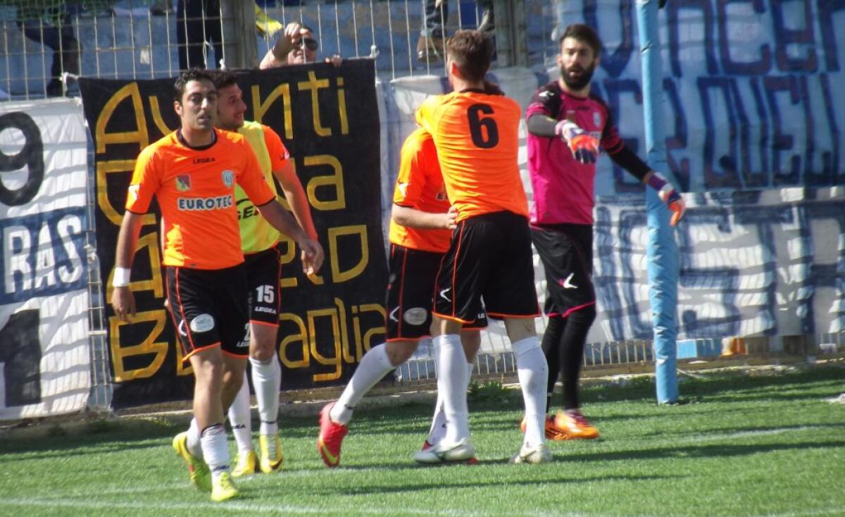 Le lacrime di Pira, il fair play di Brucculeri, i 3000 del Presti, ecco le voci di Atletico Gela-Gela - 