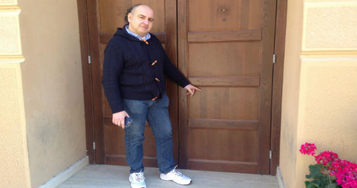 "Sempre più tensione in piazza Sant'Agostino", i vandali colpiscono anche il teatro comunale -