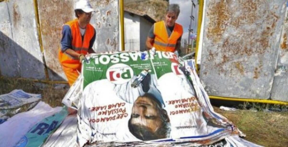 I manifesti erano abusivi ma il candidato non dovrà pagare: bocciati 177 verbali - 