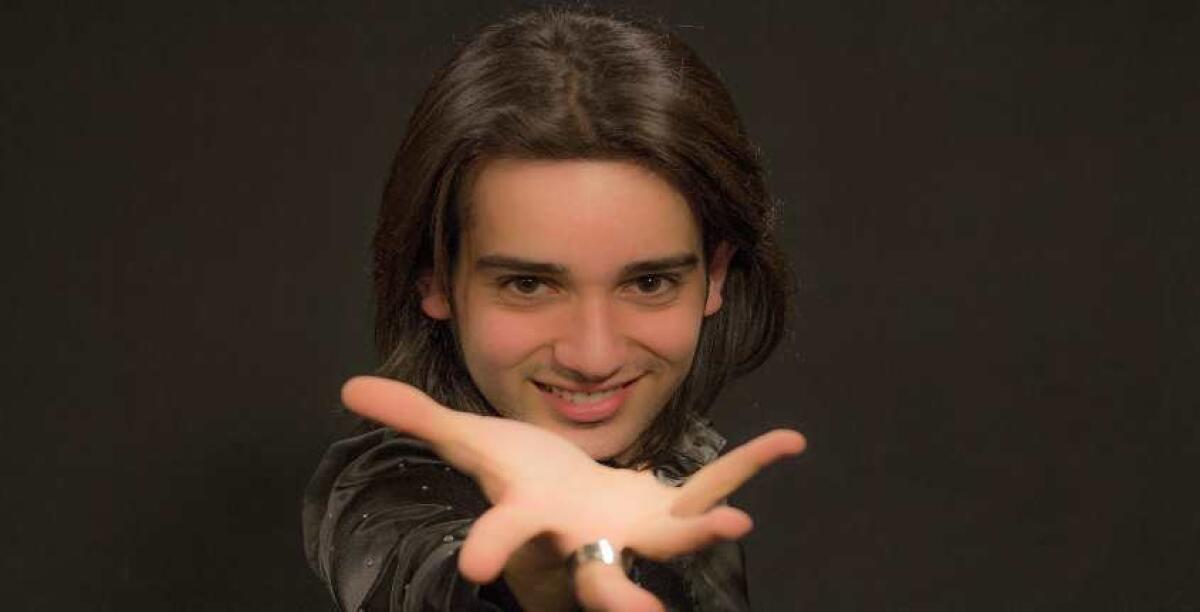 Le magie di Emanuele D'Angeli sul palcoscenico di "Italia's got Talent" su Sky 1 - 