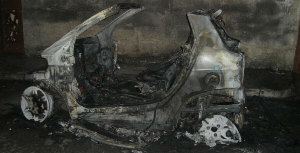 Il fratello collaborava con la giustizia e le bruciarono l'auto? "Mi avevano presa di mira" - 