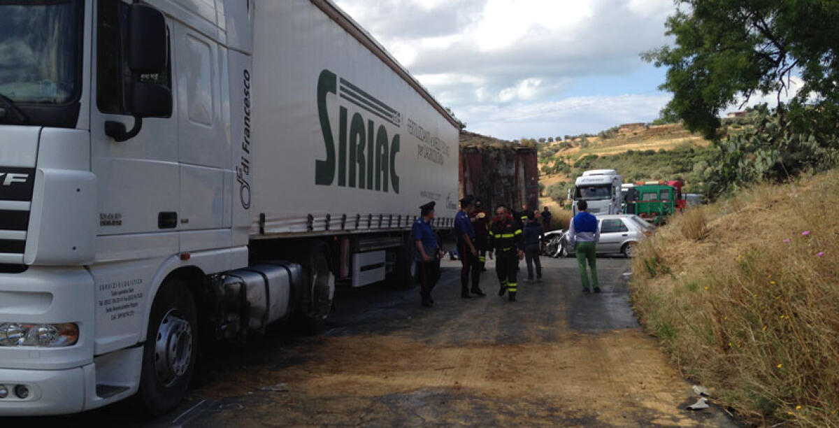 Schianto sulla Gela-Vittoria, quattro donne ferite in uno scontro tra una Ford Fiesta e un autoarticolato - foto archivio