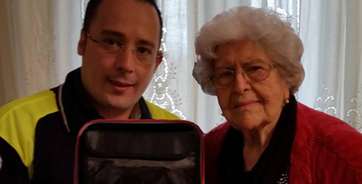 Gesto di altruismo di una insegnante, donato un defibrillatore alla Procivis -