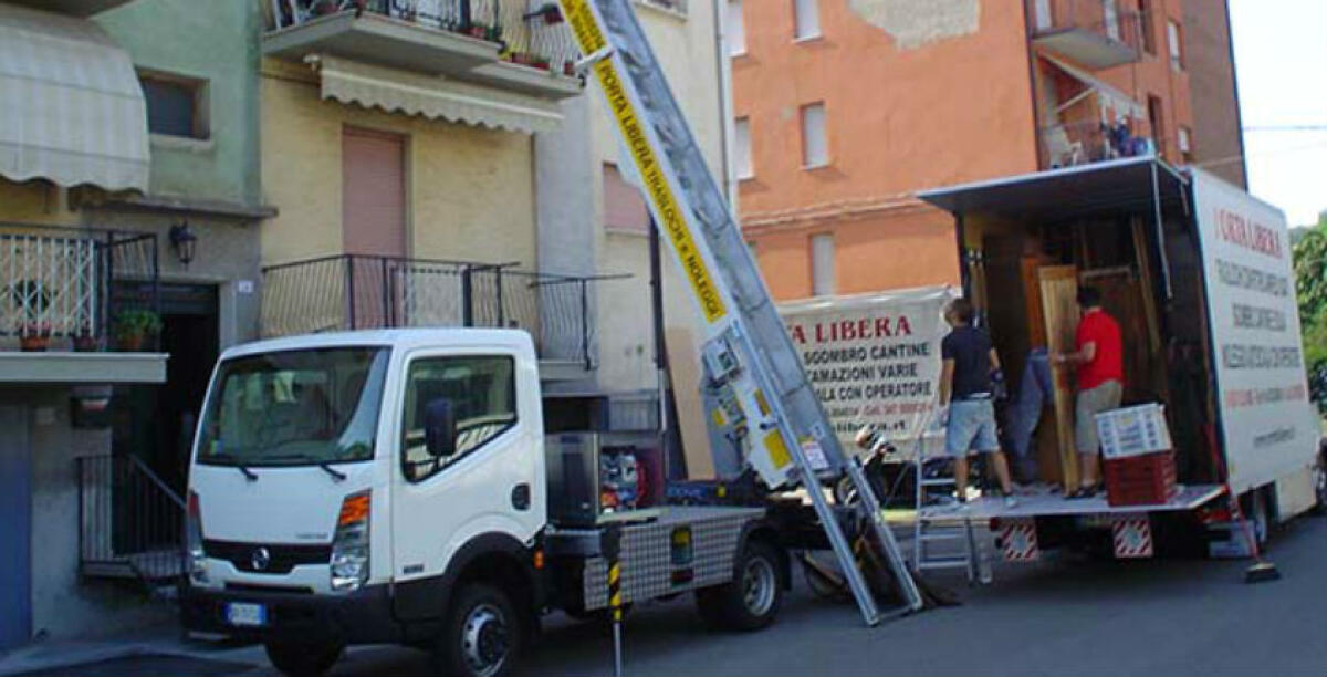 L'alloggio dello Iacp fa gola, "assegnarlo subito prima che arrivino gli abusivi" -