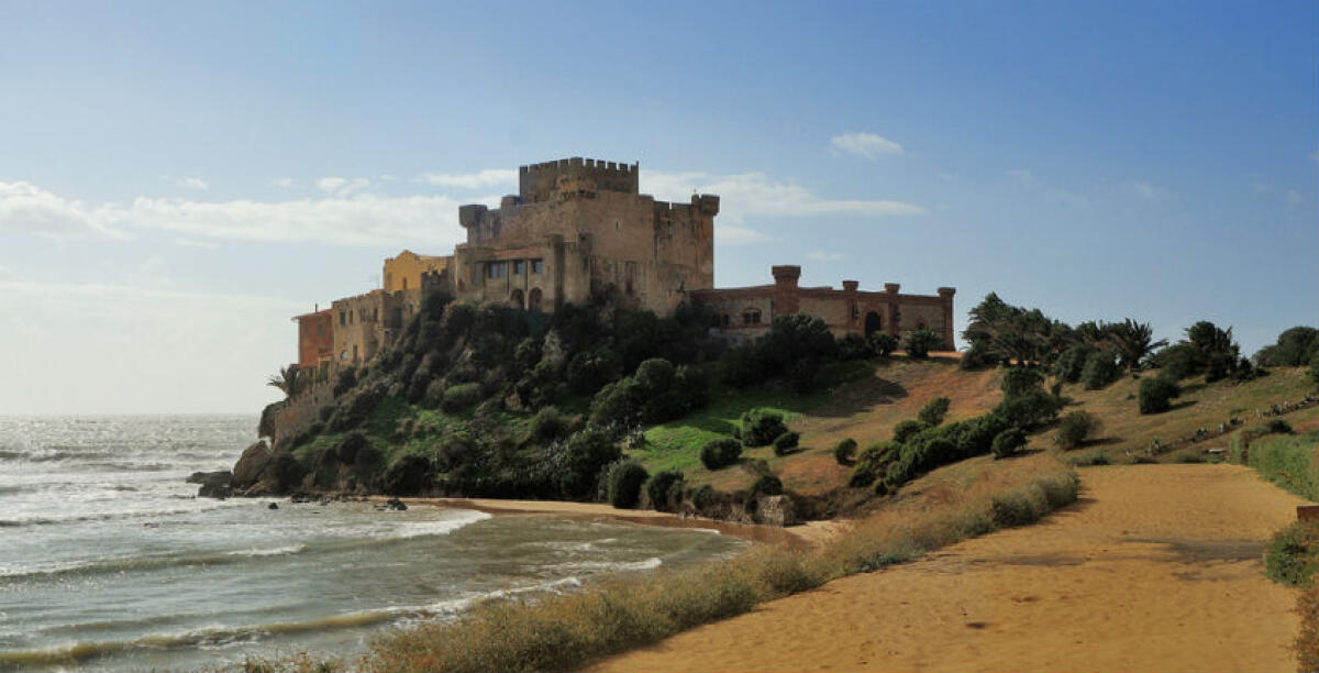 Carte di credito e tessere bancomat sparite al castello di Falconara, una donna dietro al furto? - 