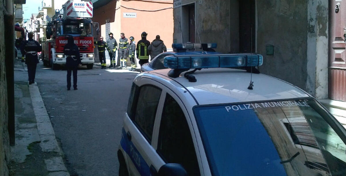Costruivano abusivamente anche a pochi metri dagli uffici comunali, stop ai lavori a Cantina Sociale - Immagini di repertorio