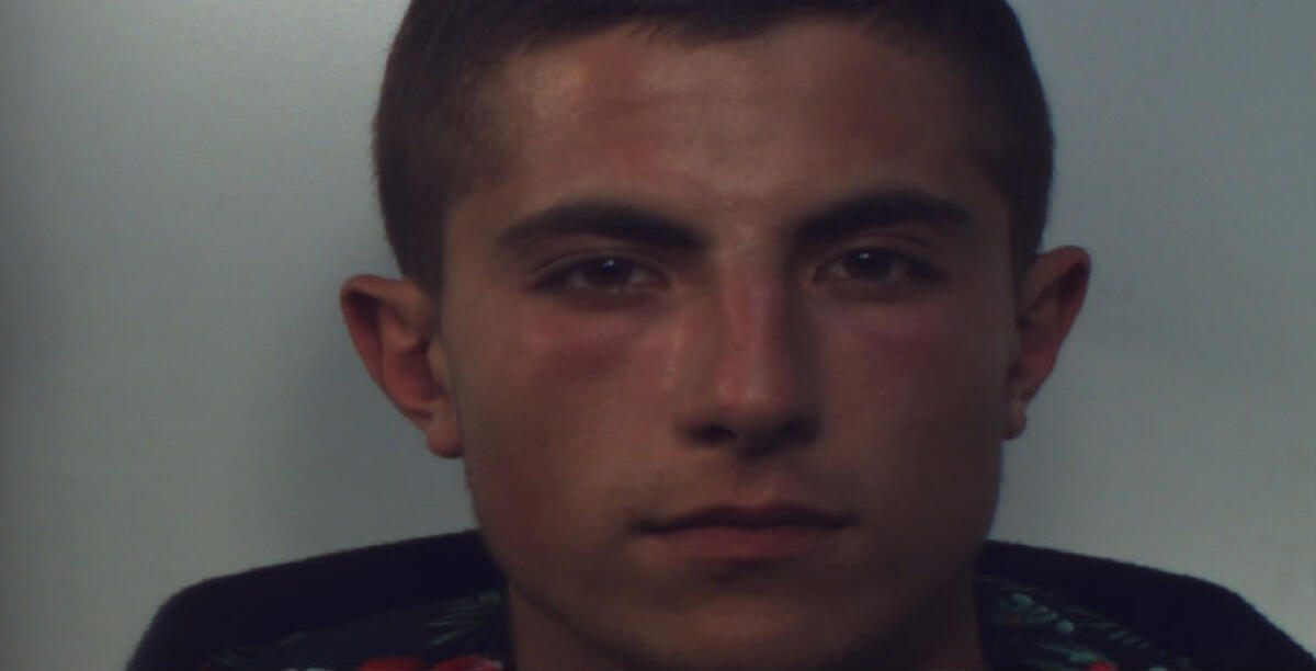 L'hashish trovato in casa, manette ad un ventiduenne: spacciava in strada - 