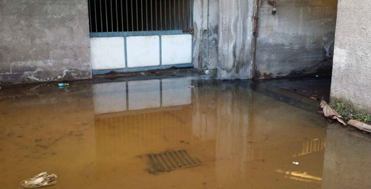 Una marea di liquami a Scavone, mezzi distrutti e danni enormi: un'azienda avrà 85 mila euro - 