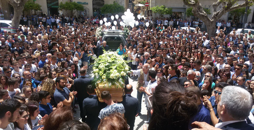 funerali_Ascia.jpg