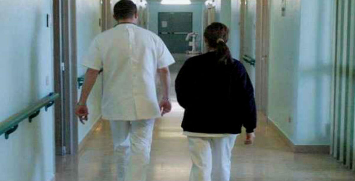 Lavorano in ospedale ma sono senza stipendi da mesi, protestano gli ausiliari dell'Airone - 