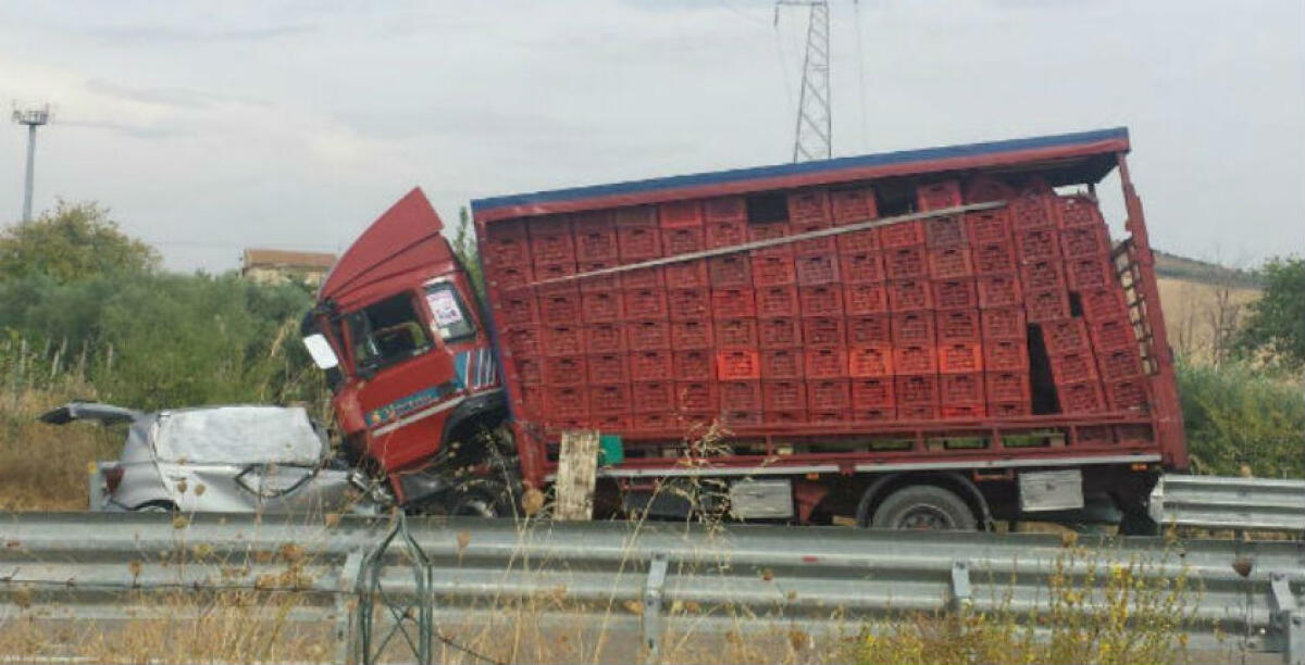 Morirono sulla Gela-Caltanissetta, ancora indagini: si ridimensionano le accuse contro un camionista - 