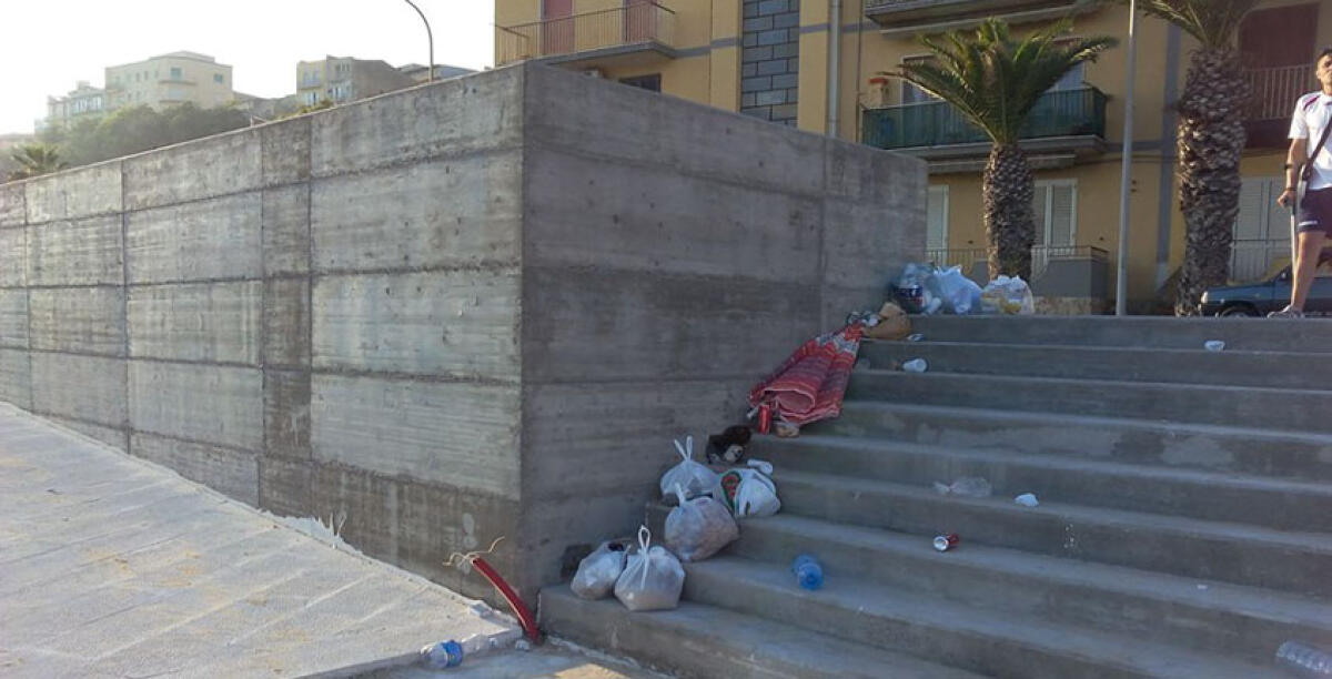 Il nuovo Lungomare è già ricettacolo di rifiuti, quando l'inciviltà non ha giustificazioni - 