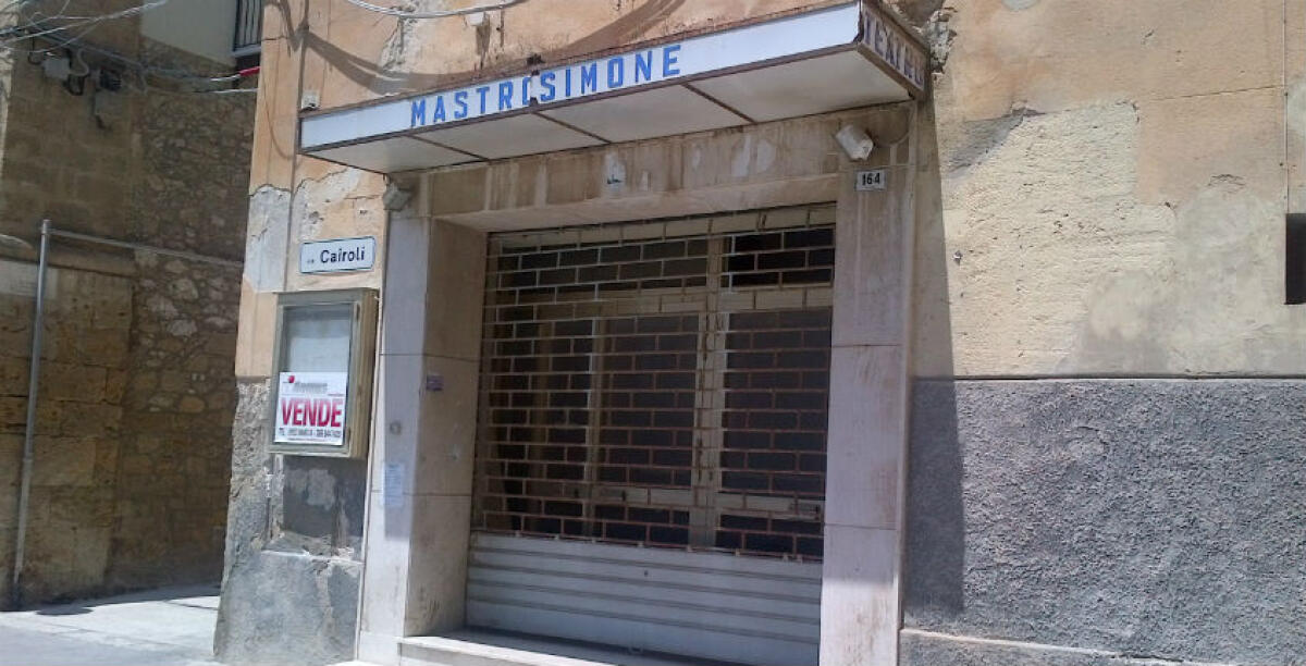 Il futuro dell'ex cinema Mastrosimone, tanti vincoli e i dubbi della soprintendenza: "Siamo per lo sviluppo della zona" - 