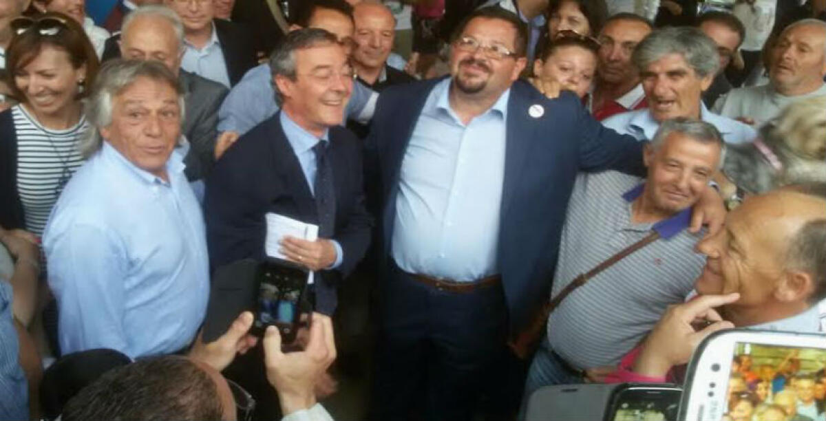 Un abbraccio finale e Greco appoggia Messinese, "saremo la sesta stella del tuo progetto di cambiamento" - 