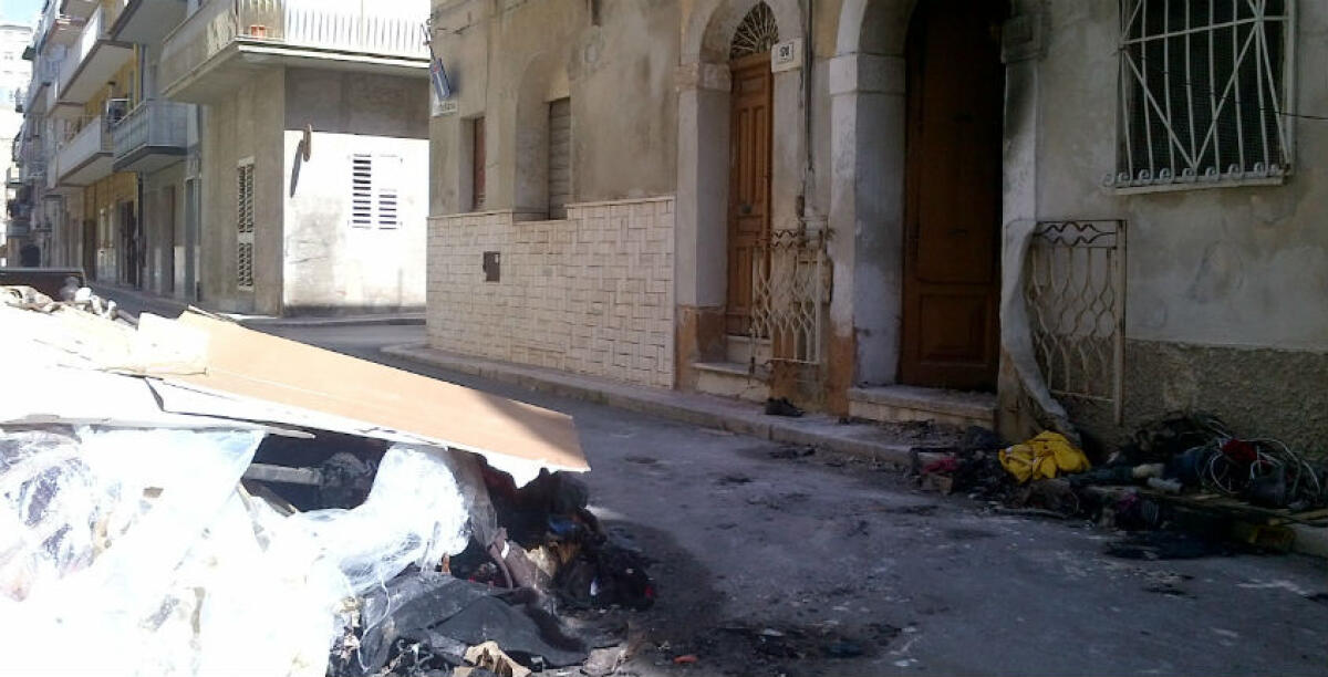Doveva prostituirsi e consegnare i soldi, scattano le condanne: incendiata anche un'abitazione -