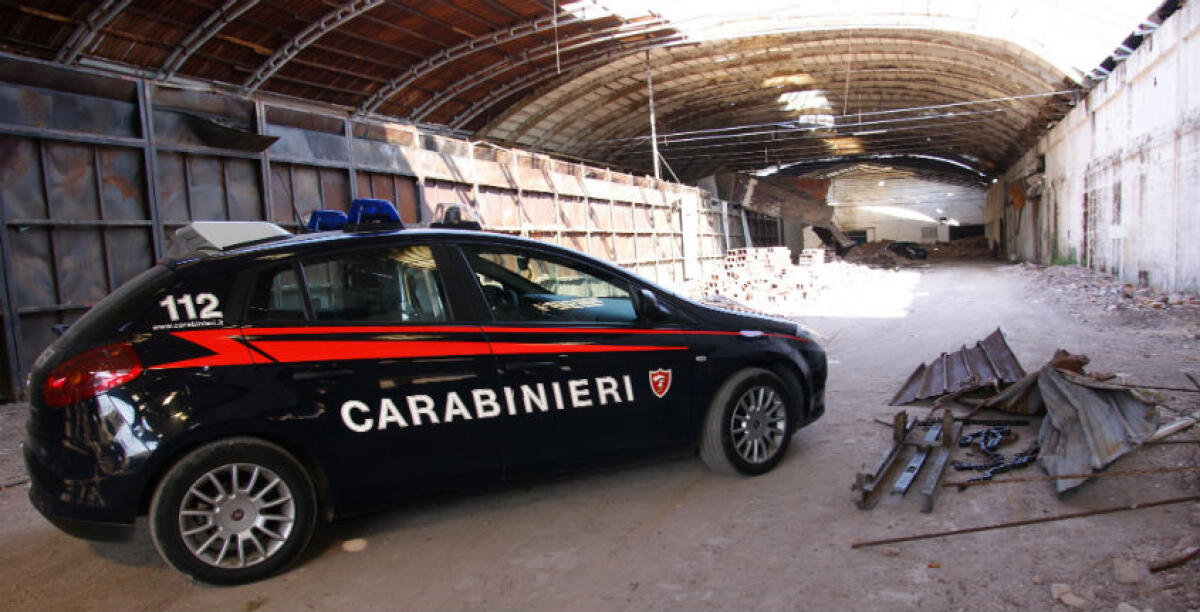 Un nuovo furto di ferro, i carabinieri fermano padre e figlio: stavano portando via materiale per 450 chili -