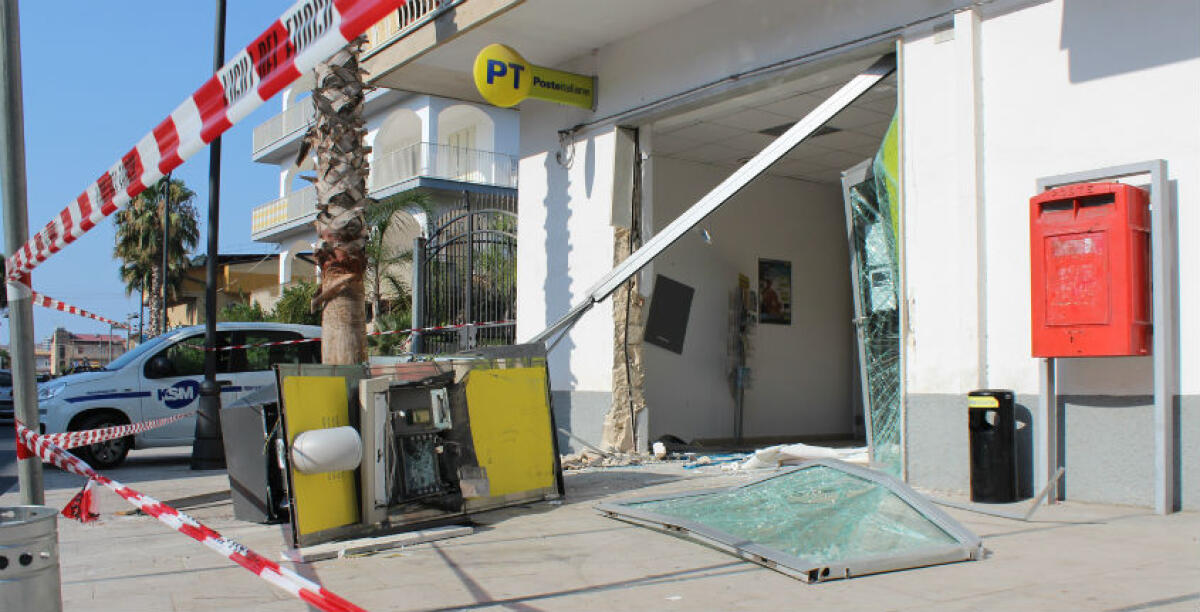 L'assalto alla posta di Settefarine, a caccia della banda: "Troppi stanno tacendo...nessuno ha visto o sentito" - 