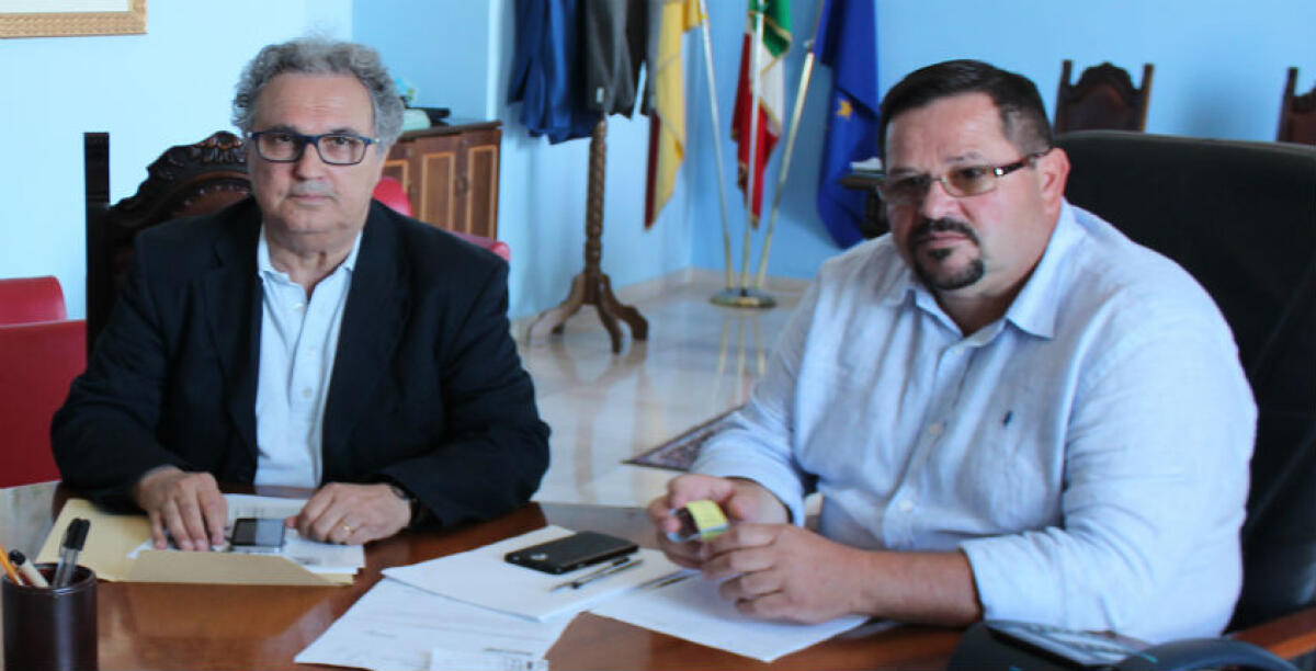 L'incarico nello staff del sindaco, la collaborazione di Rita Scicolone durerà un anno - L'ex assessore Francesco Salinitro e il sindaco Domenico Messinese