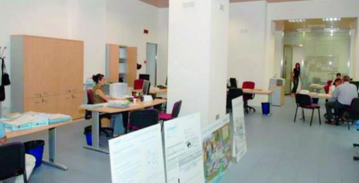Tagliata l'utenza idrica del suo appartamento, un uomo aggredisce due operatori di Caltaqua - 