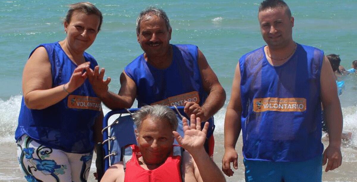 Spiaggia accessibile per i disabili anche in via Mare grazie all'associazione Il Pungolo - 