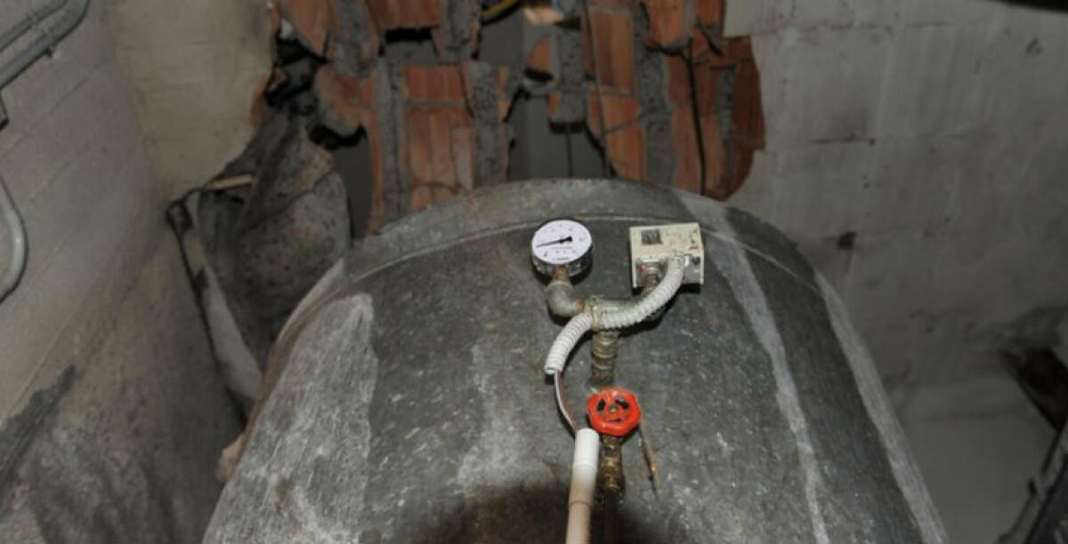 Folgorato da una scossa elettrica mentre azionava un'autoclave, in gravi condizioni un quarantaseienne -