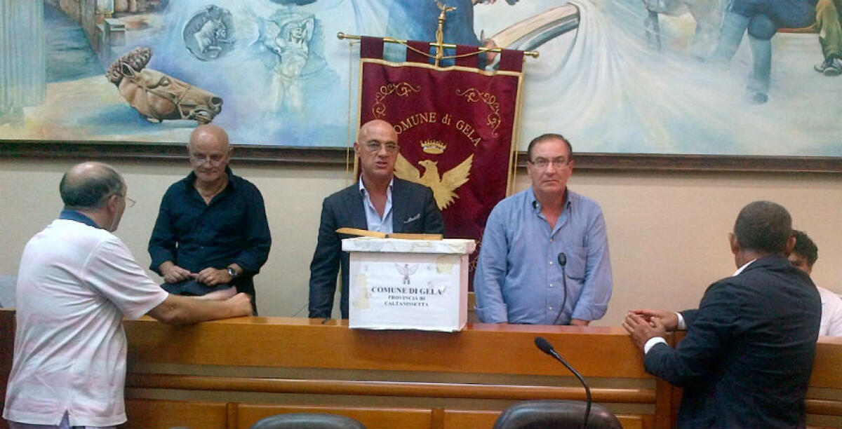 Il Pd stringe i tempi per la presidenza, lunedì un vertice: "Niente contro i 5 stelle...la discarica chiusa anche con noi" -