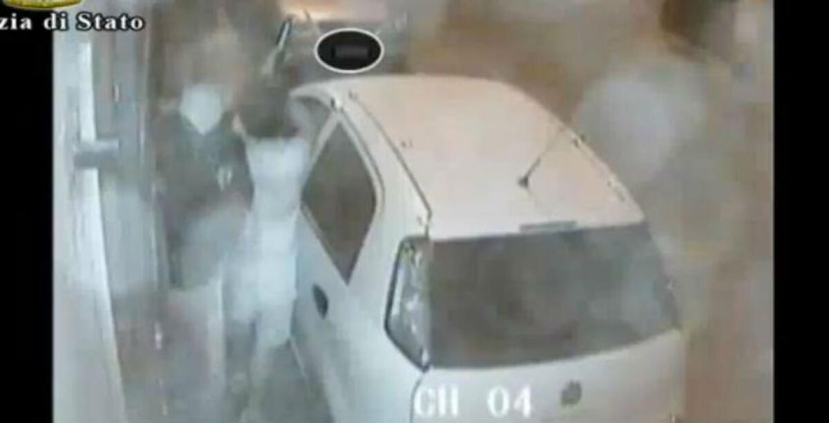 Spari tra le vie di Settefarine, i due ventenni arrestati lasciano il carcere e vanno ai domiciliari -