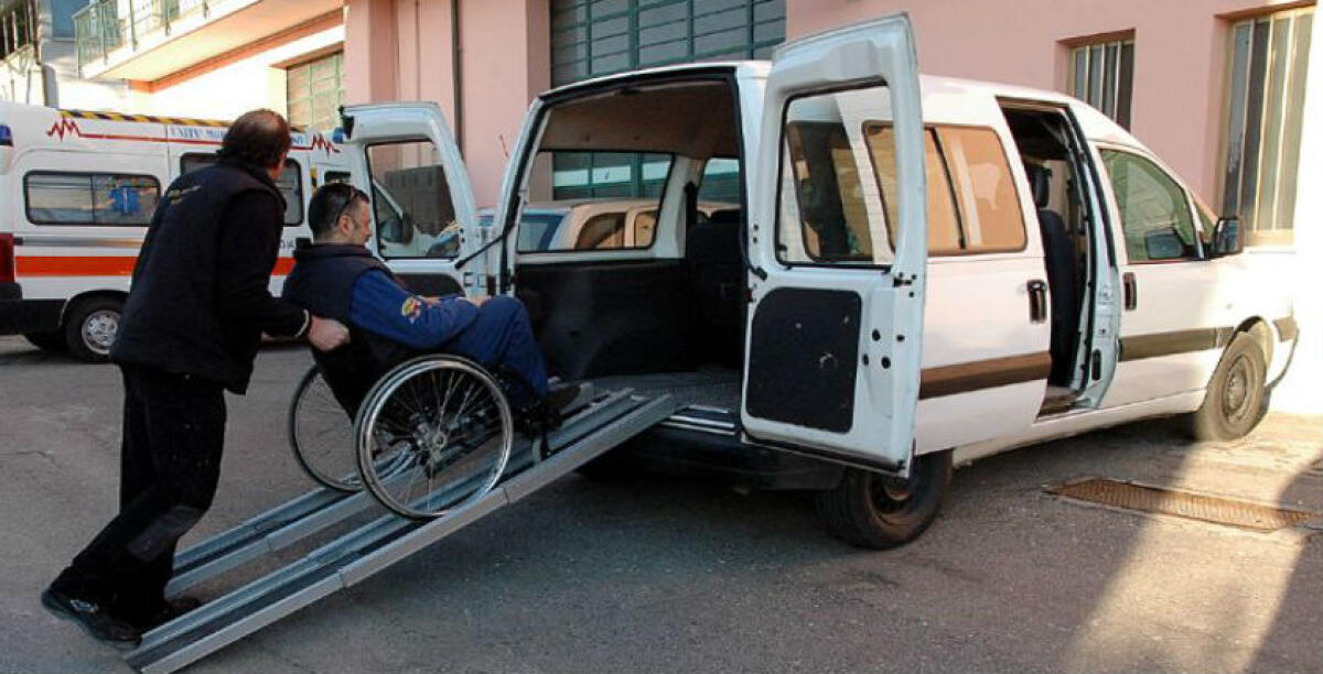 Trasporto disabili, gli operatori della coop Progetto Vita senza stipendi da mesi - 