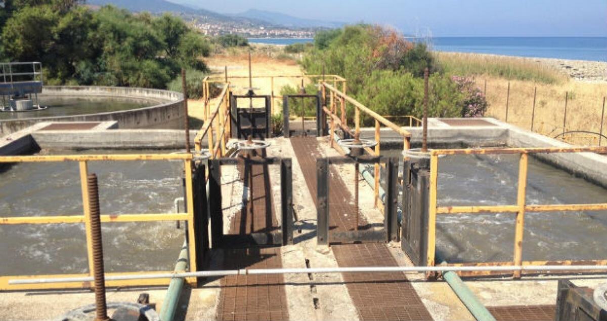 Reflui non depurati sversati in mare, "avvertita" la raffineria: c'è una prima ordinanza -