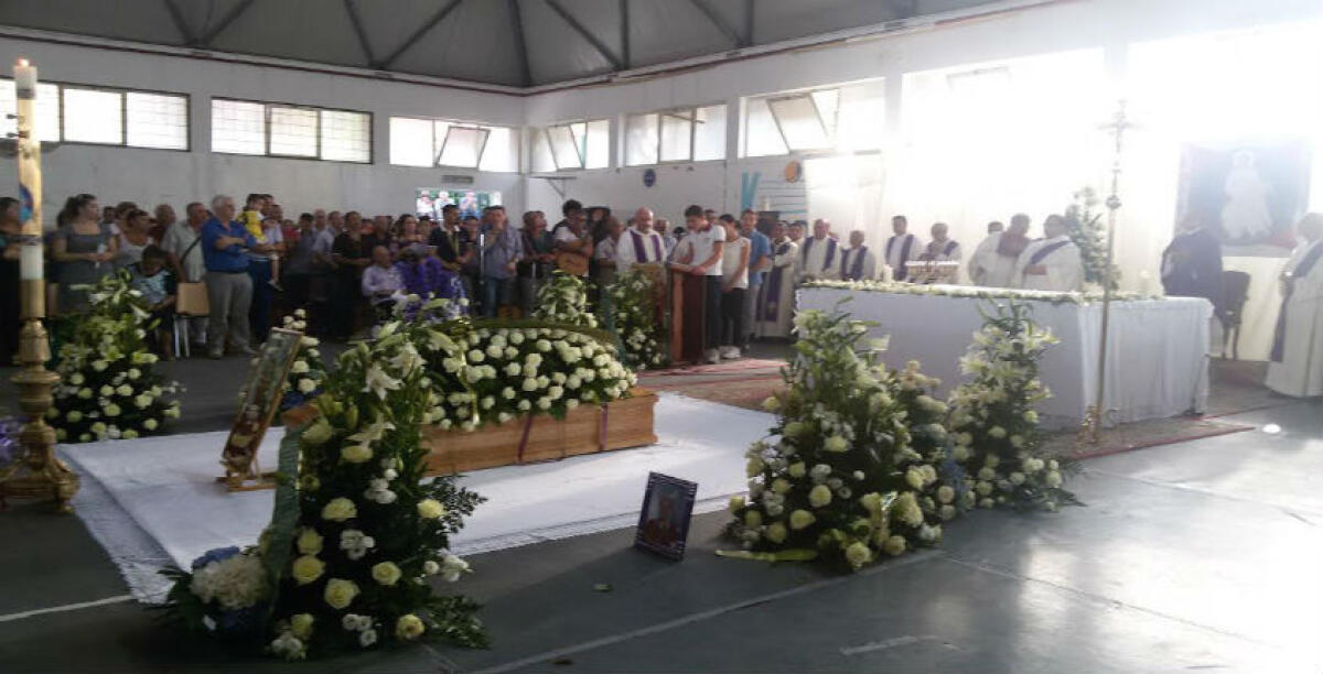 "Mi ha chiesto perdono prima di morire", migliaia di persone hanno dato l'ultimo saluto a Giuseppe - 