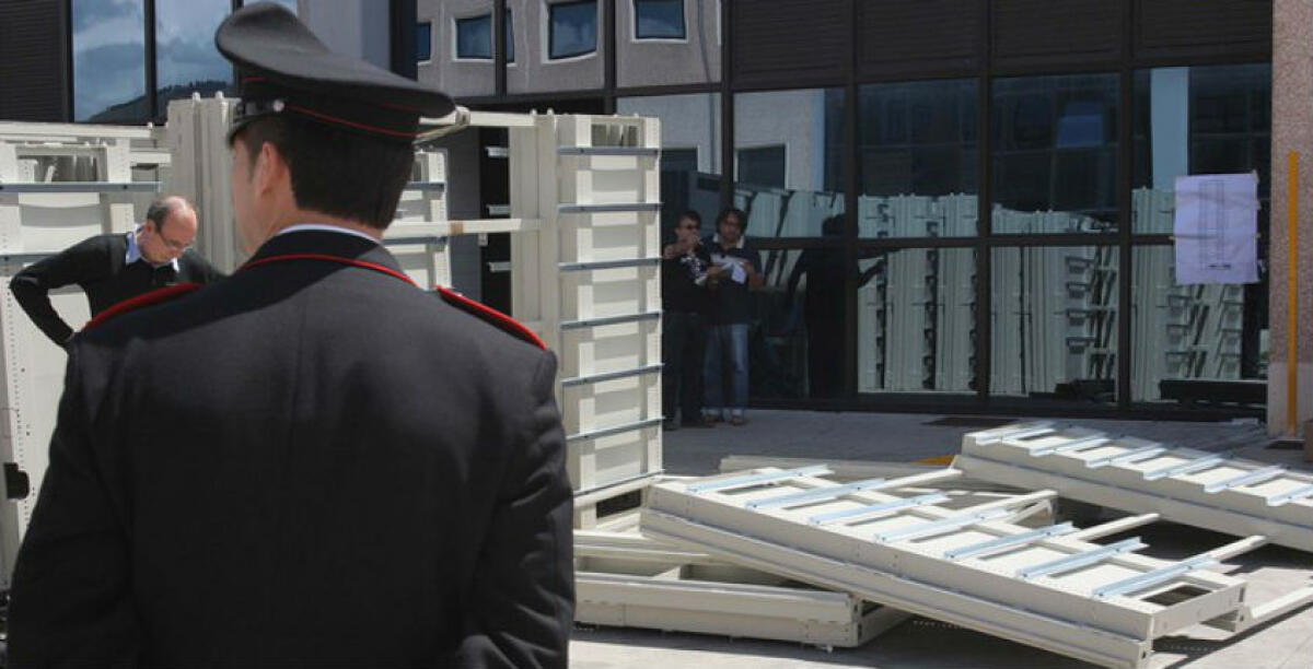 Cadde dal tetto di un capannone, un'indagine sulla morte di Fecondo: verifiche dell'ispettorato del lavoro - Immagini di repertorio